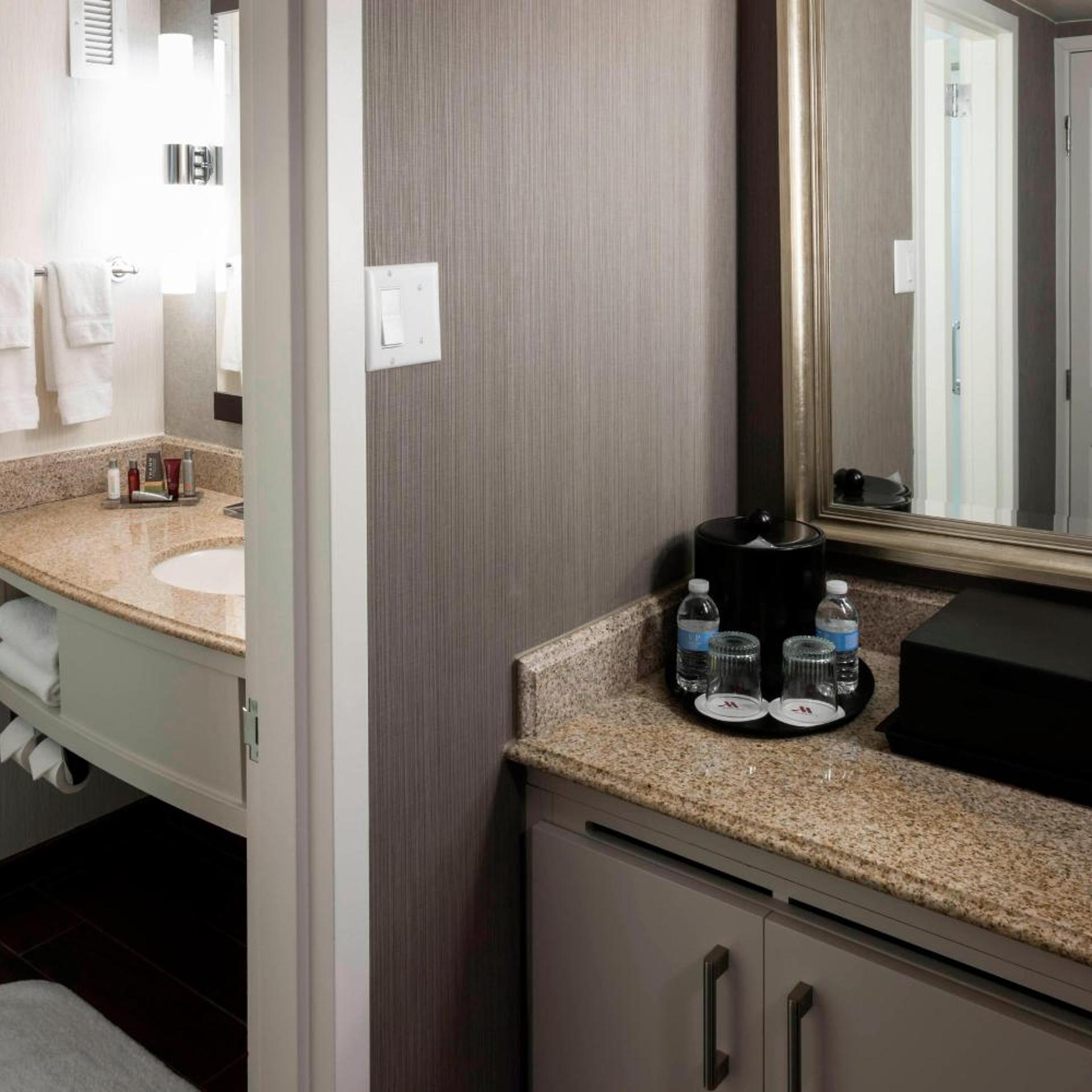 غرفة بسرير كينج أو سرير مزدوج، Fairfax Marriott at Fair Oaks 8/8