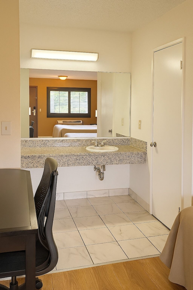 Casa Blanca Hotel & Suites Azusa 4/37