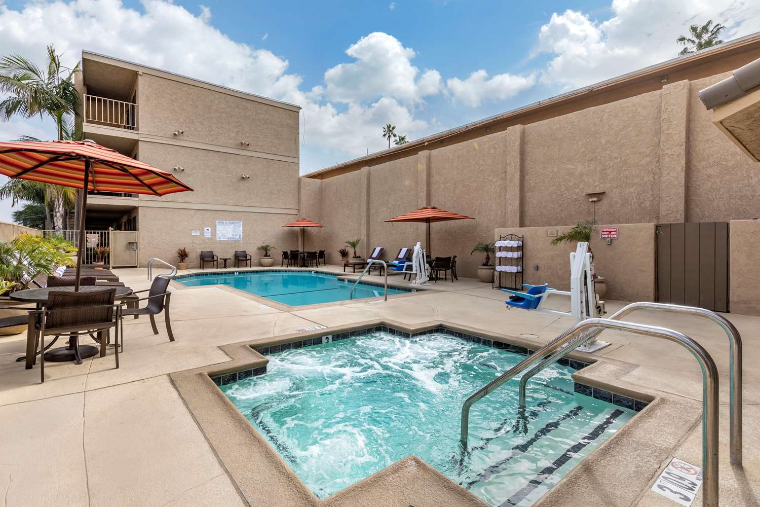 Best Western Plus Anaheim Inn 34/59