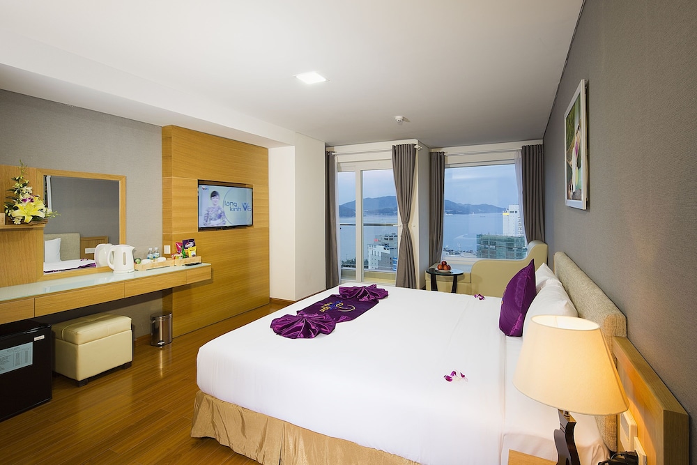 SUITE, SEA VIEW, BALCONY