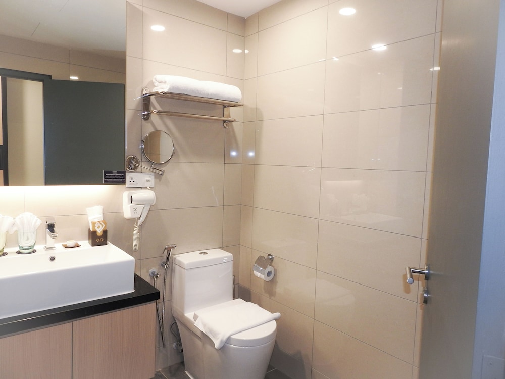 Grand Ion Delemen Hotel 66/69