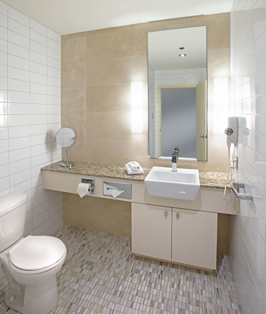 Le Square Phillips Hotel And Suites 39/45