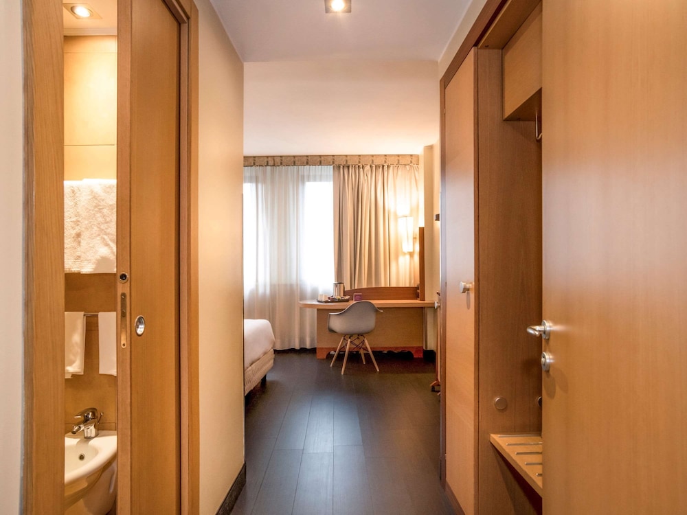 Mercure Roma West 37/73