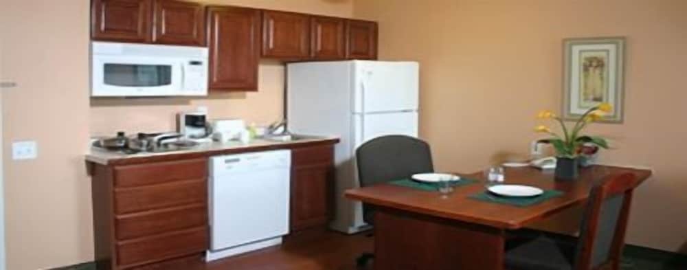 GrandStay Residential Suites Hotel 12/56