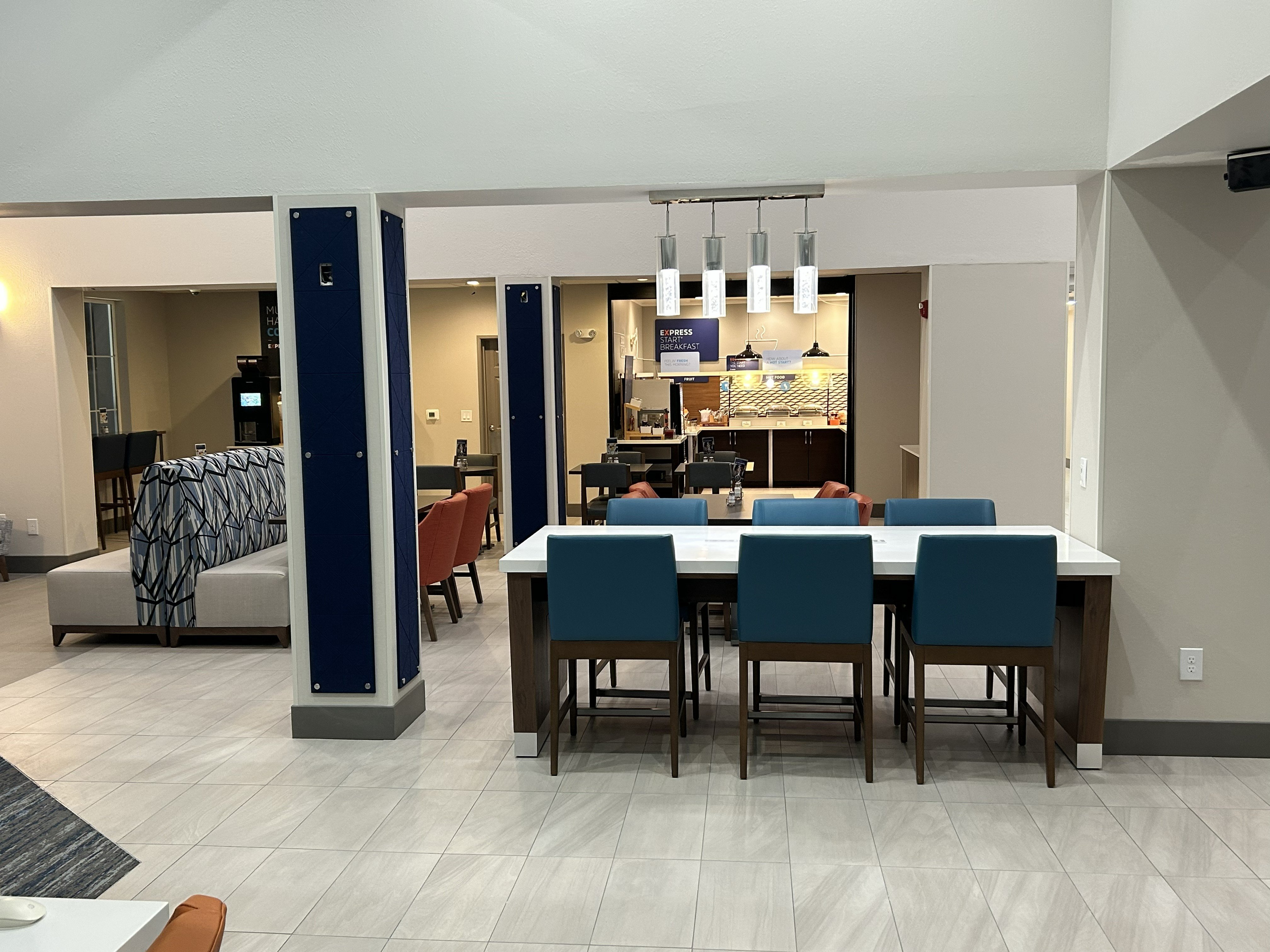 Holiday Inn Express Hotel and Suites Manteca City Center 58/76