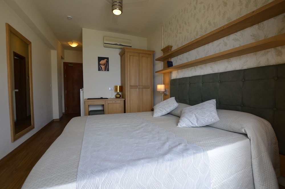 FAMILY, DOUBLE OR TWIN BED