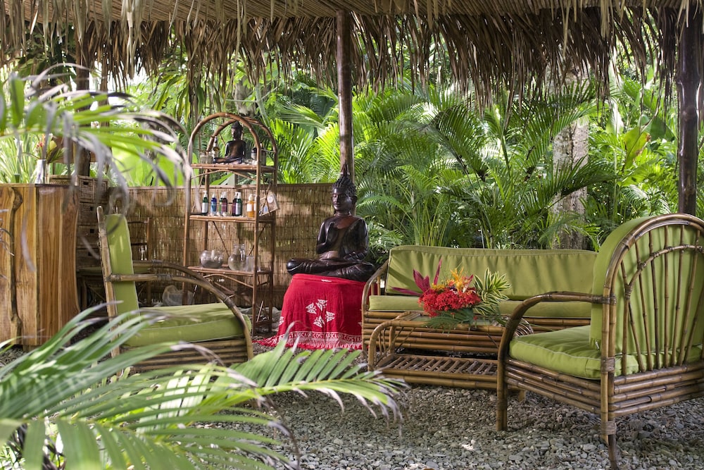 Tropico Latino Hotel 68/74