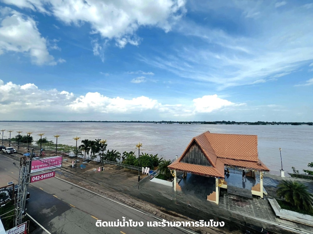 That Phanom River View Hotel 46/48