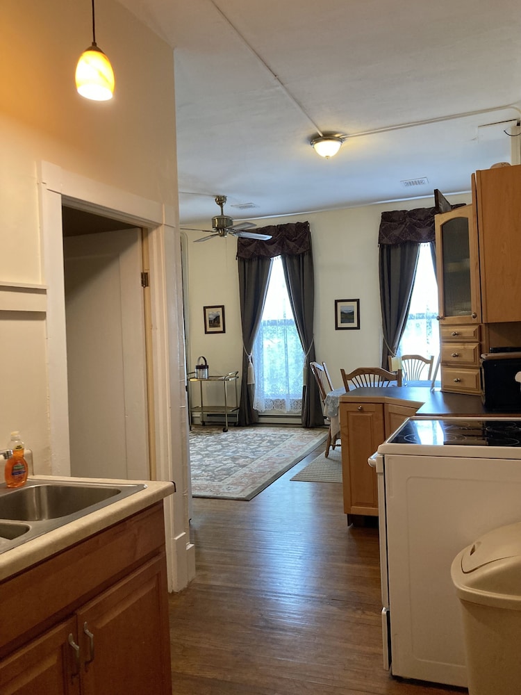 Historic Capitol Hotel Vacation Suites 24/32