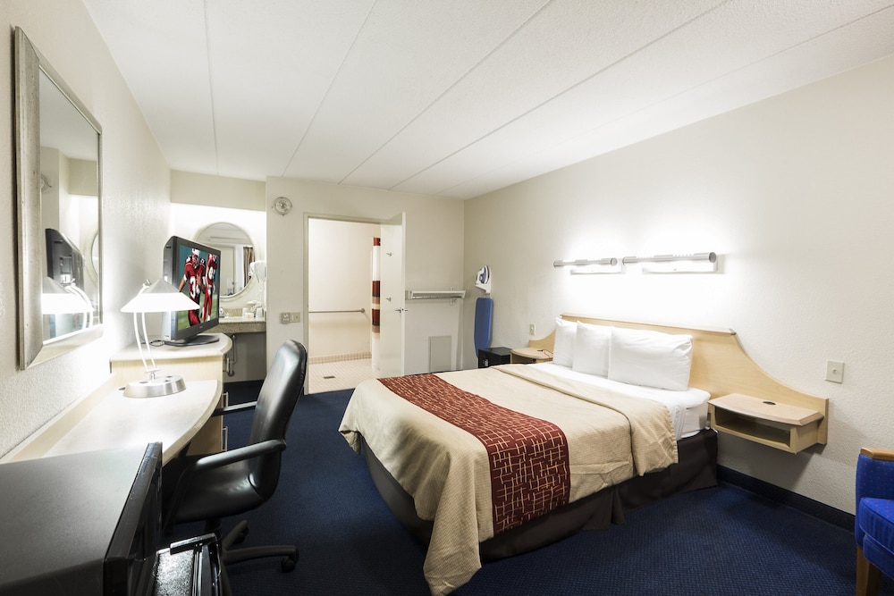 Red Roof Inn Parsippany 12/34