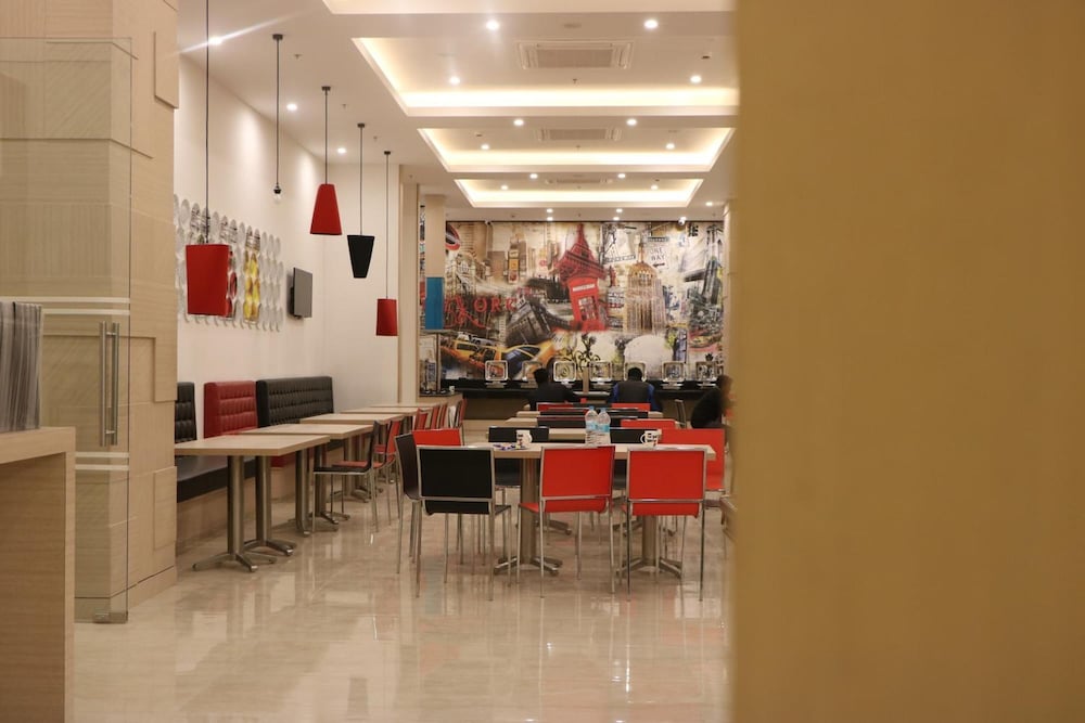 Red Fox Hotel Sector 60 Gurugram 46/62