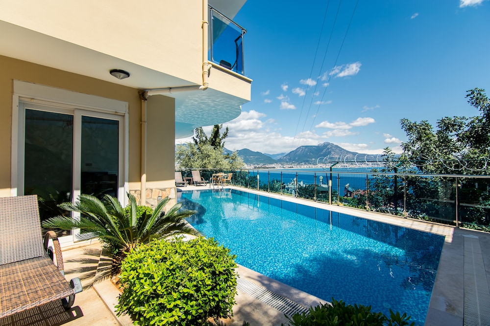 Lemon Villa Hotel 68/74