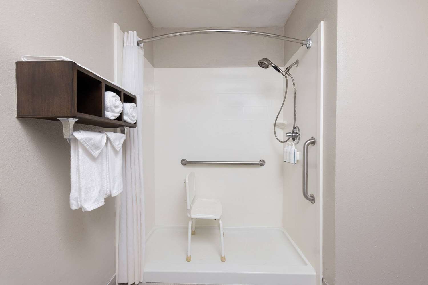 Days Inn by Wyndham Miami 27/27