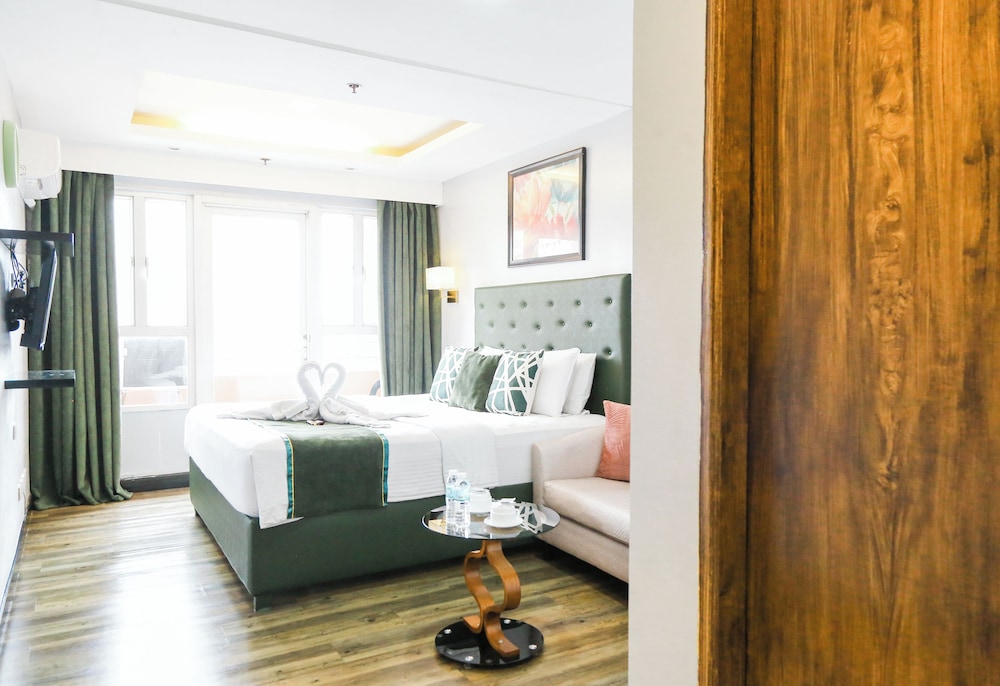 Pacific Bay Grand Suites 14/50