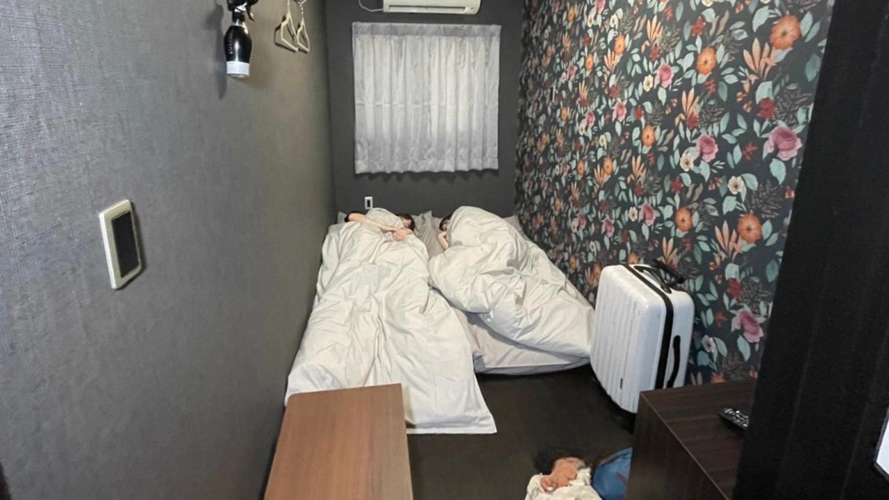 JAPANESE, ECONOMY, TWIN BEDS, SHARED BATHROOM