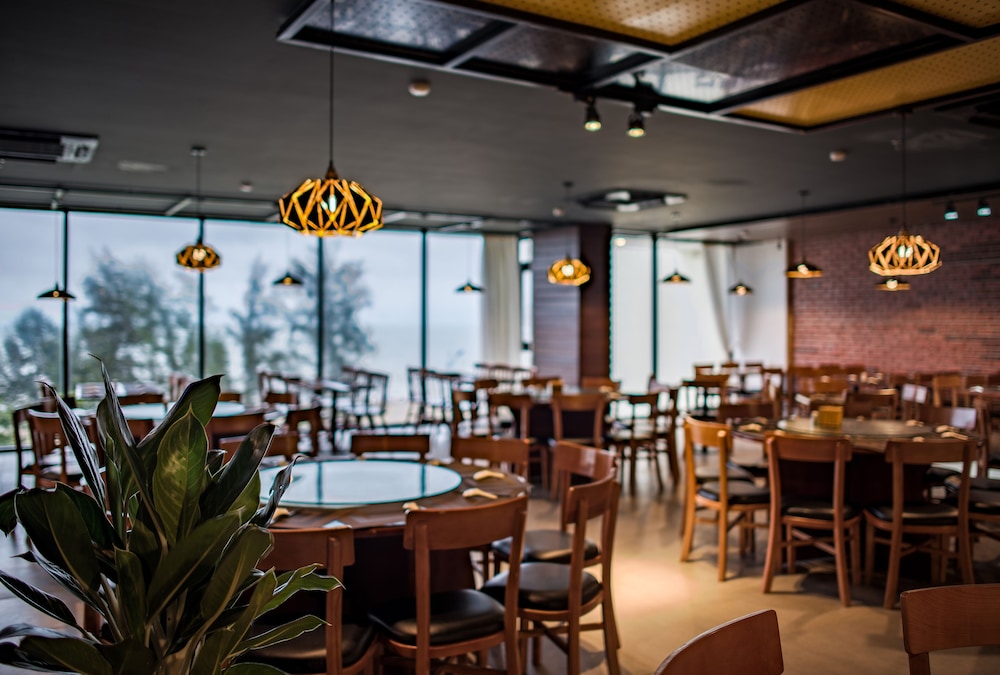 The Marron Hotel 40/50