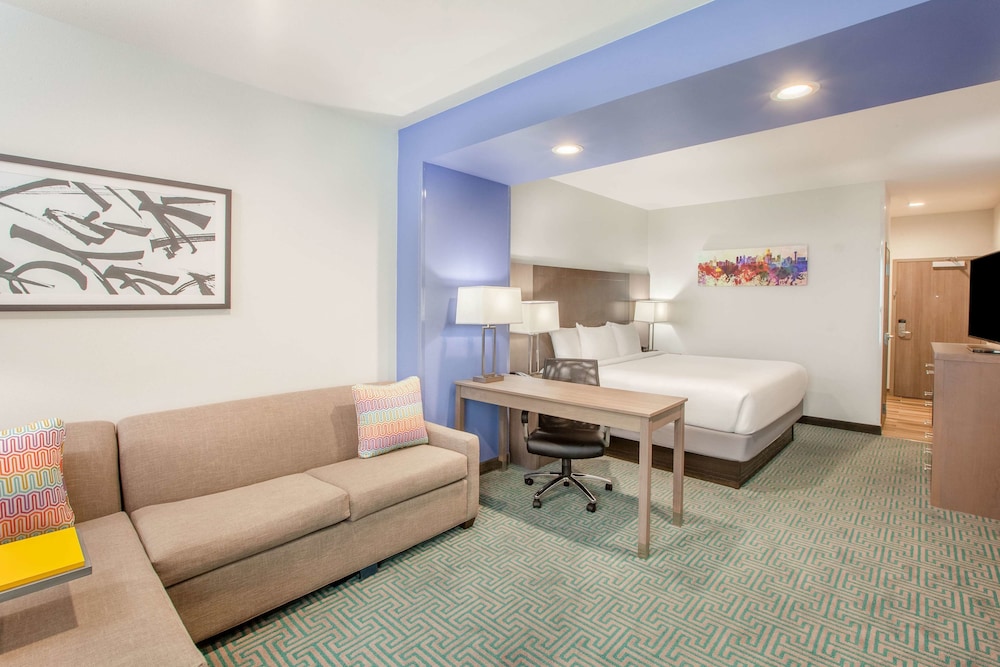 La Quinta Inn And Suites By Wyndham Dallas Duncanville 17/53