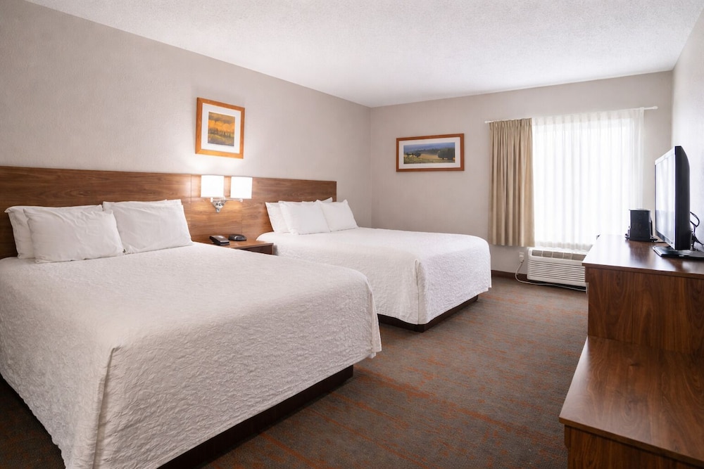 STANDARD, 2 QUEEN BEDS