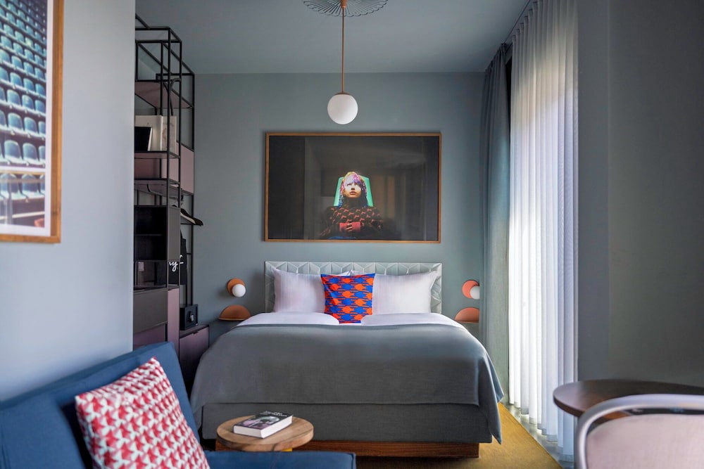 One of a Kind Plus, Double Bed