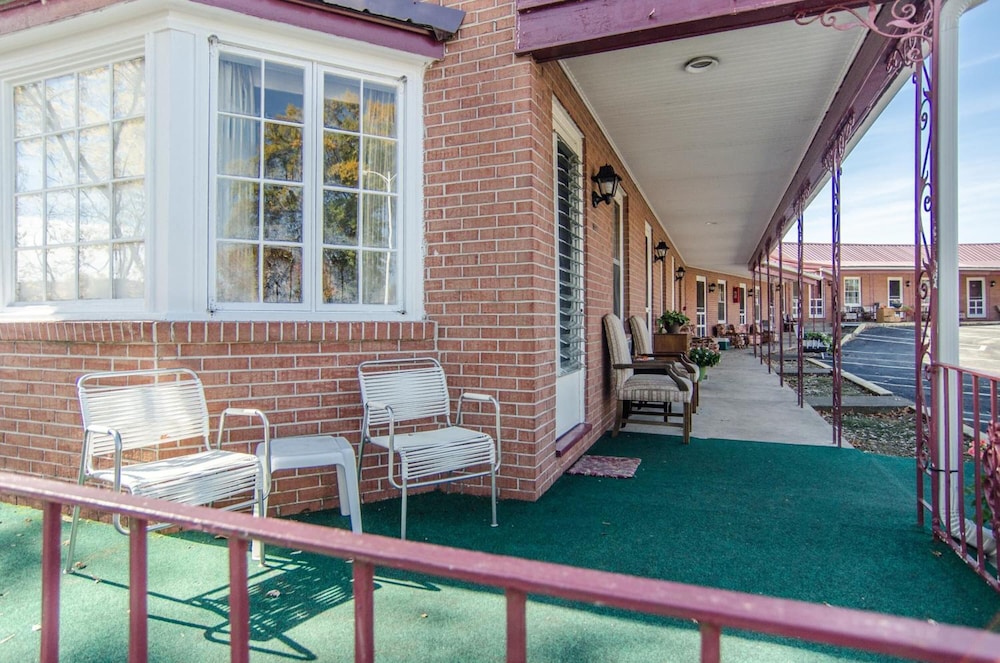 Americas Best Value Inn 25/45