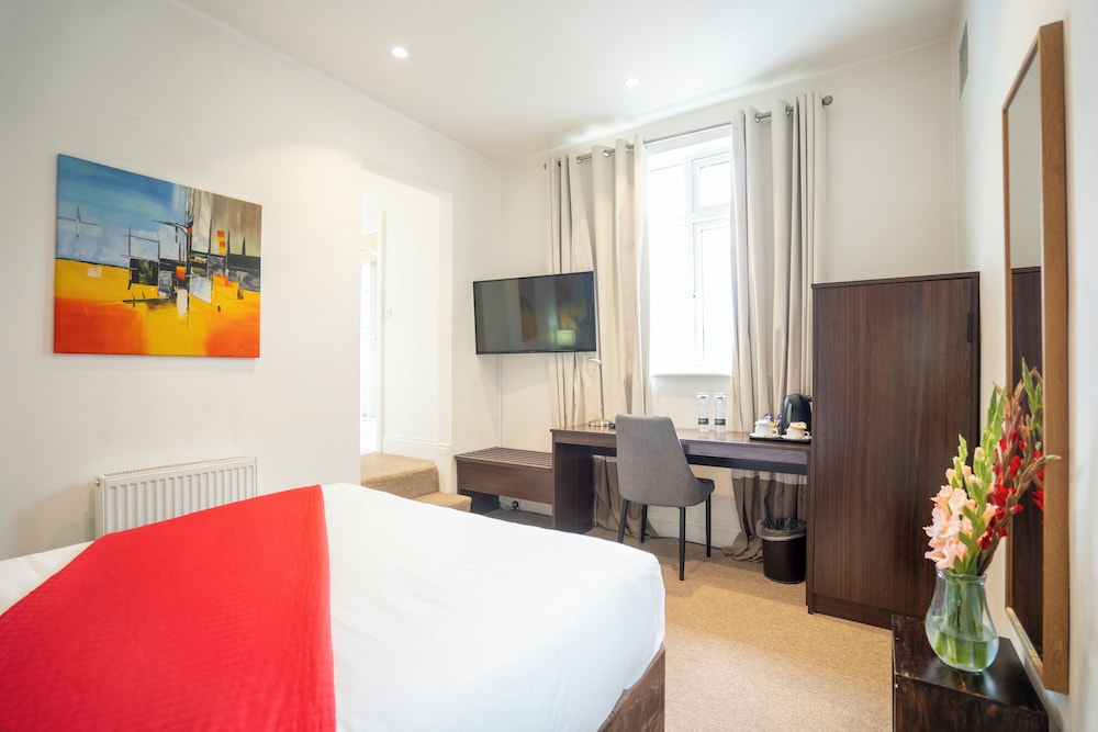 ROOM, DOUBLE BED