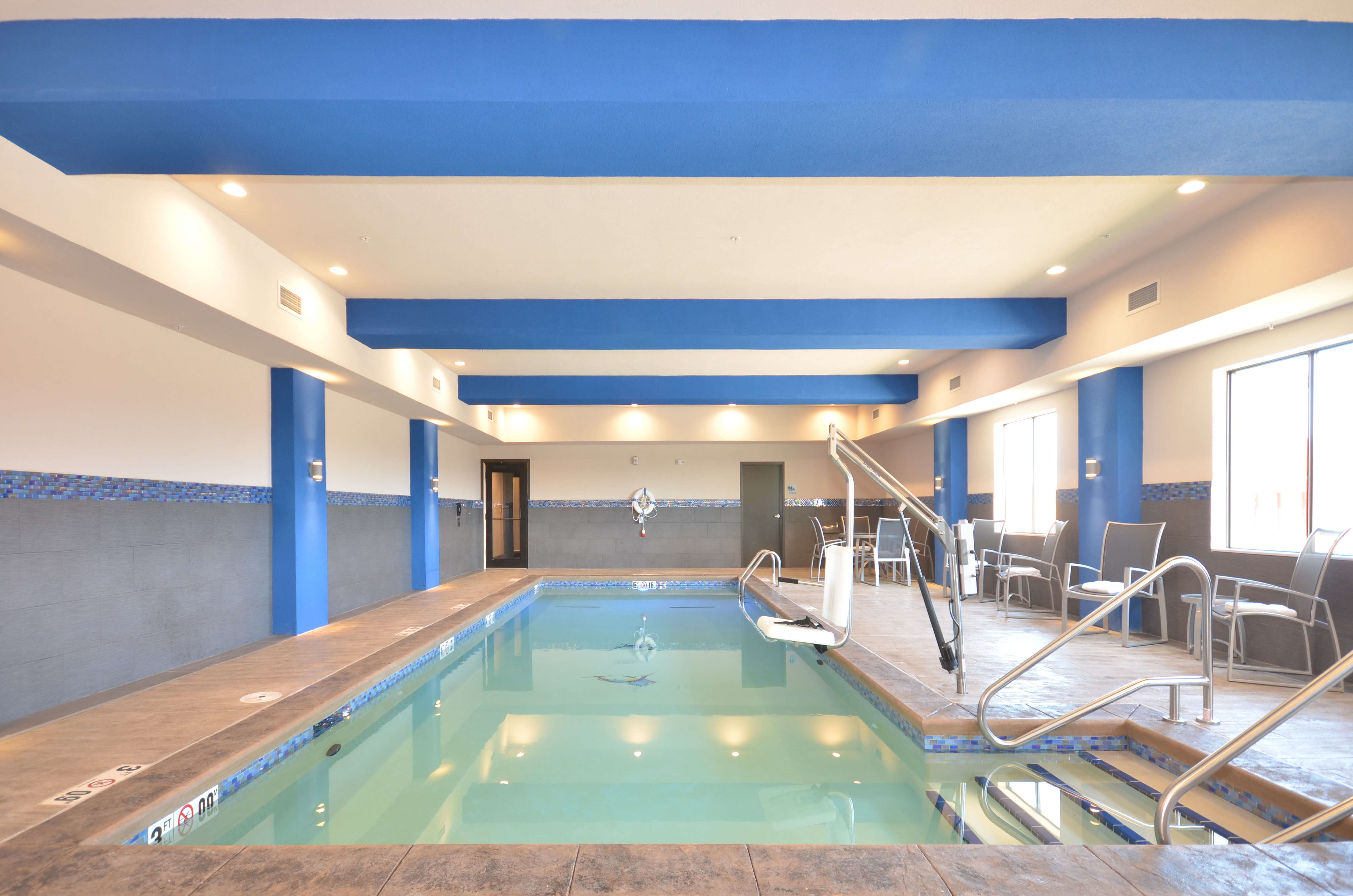 Holiday Inn Express & Suites Oklahoma City Mid - Arpt Area 12/25