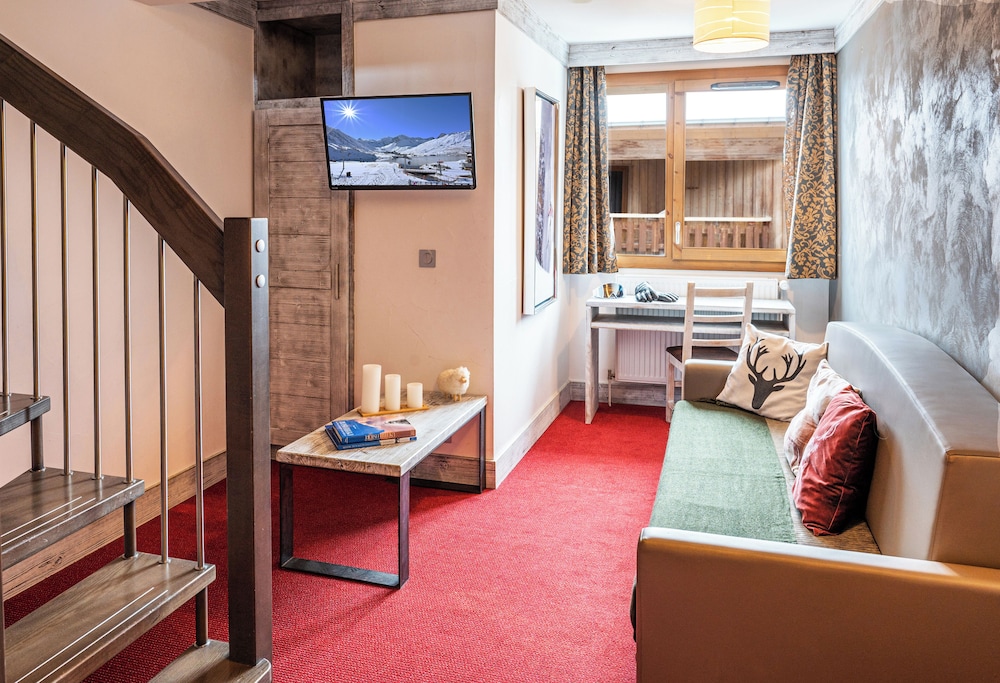 Aiguille Percee Hotel Restaurant 28/74