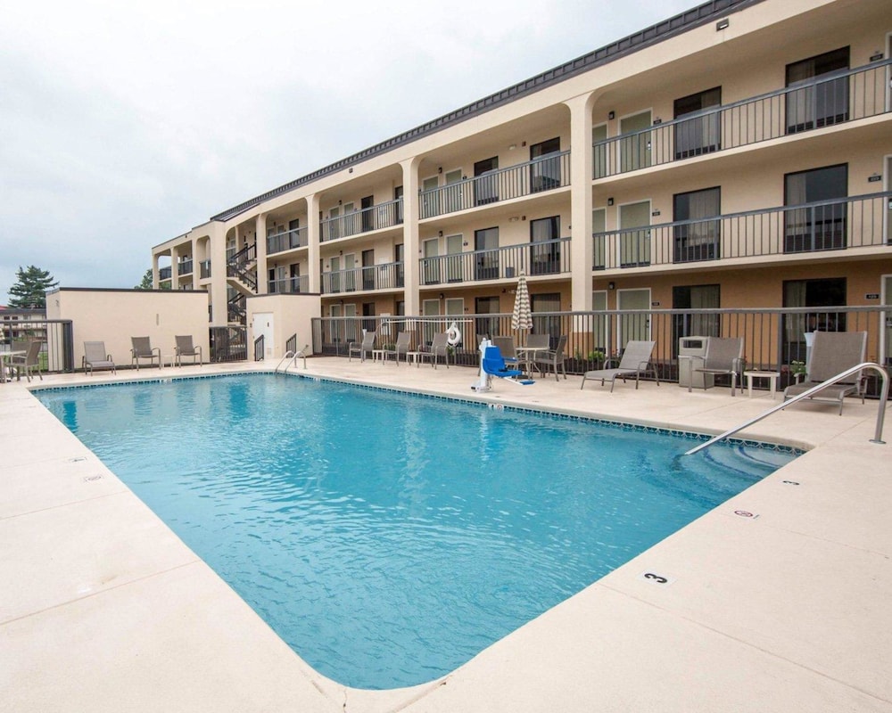 Quality Inn Merchants Drive 7/42