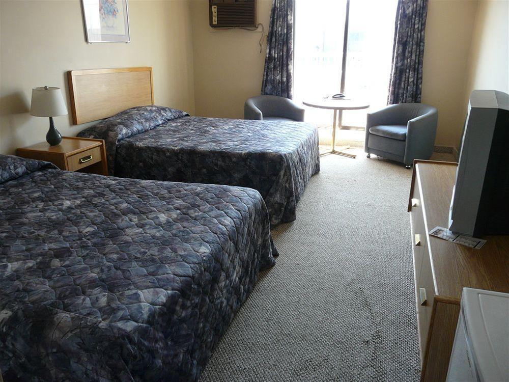 Tropicana Inn 8/30