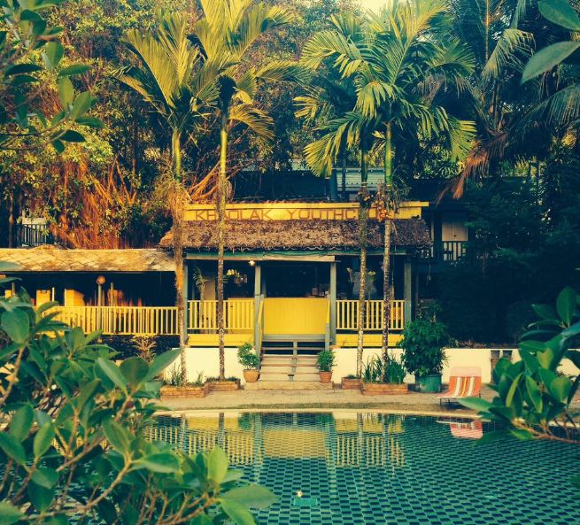 Sunshine Inn Resort 15/16