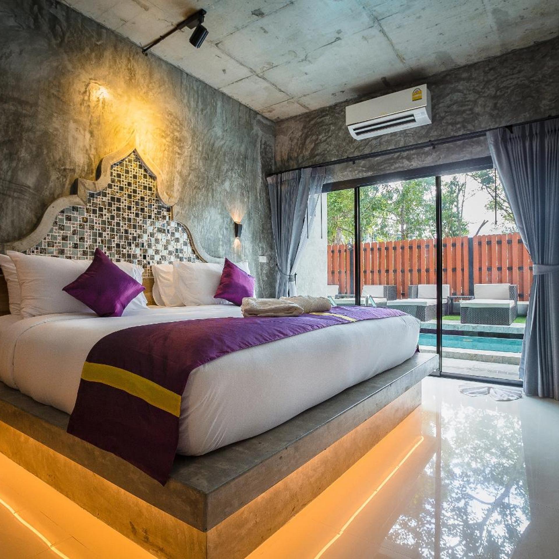 Deluxe, Double or Twin Bed, Pool Access