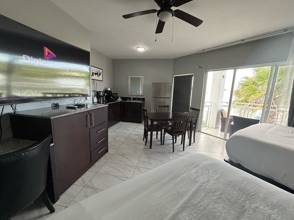 Grace Bay Suites 23/50