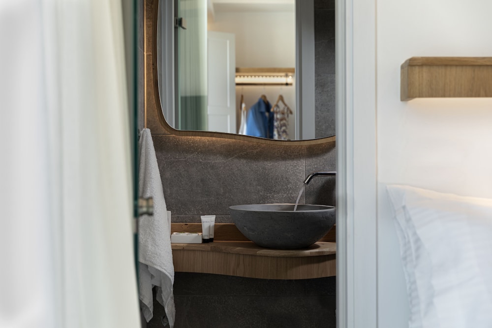 Alafropetra Luxury Suites 4/49