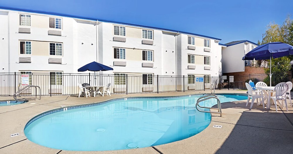 Motel6 Auburn, CA 54/60
