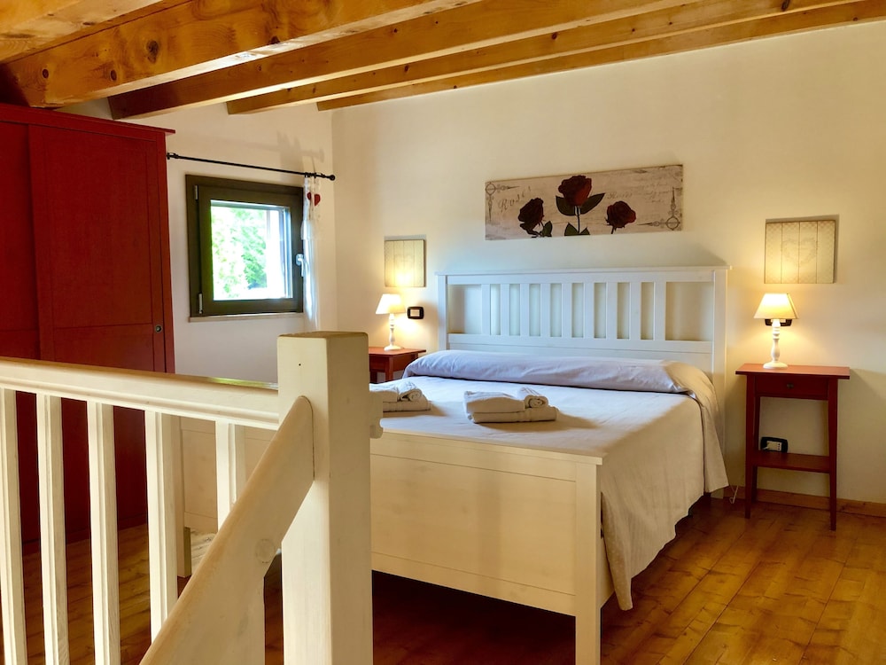 DUPLEX, ROMANTIC