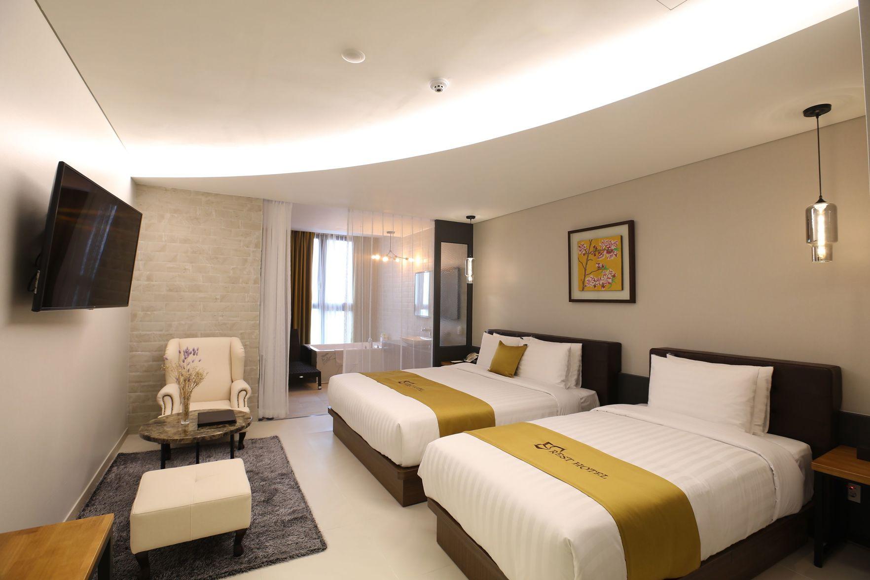 Room, Twin Beds, 1 King and 1 Single Beds, Sun Bed