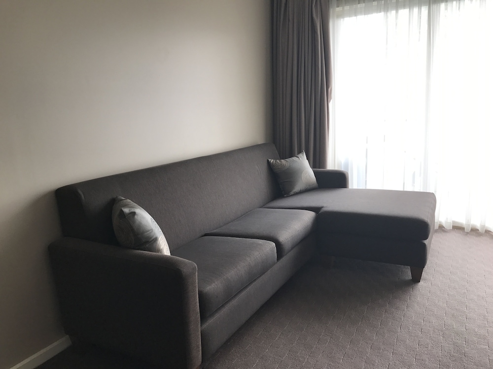 MORNINGTON HOTEL 29/45