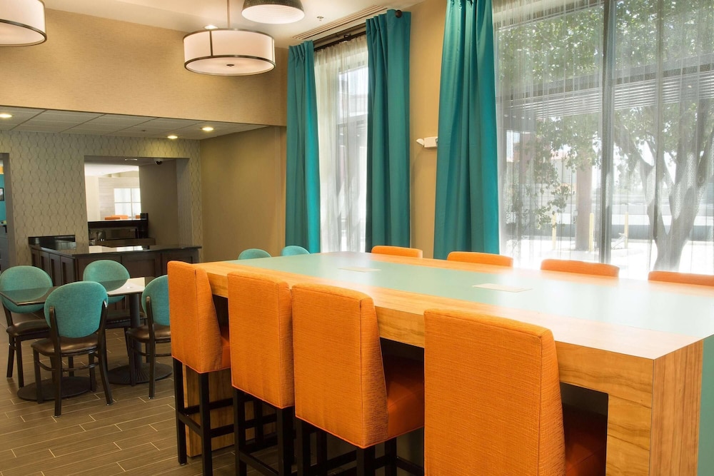 Heritage Inn Suites San Antonio Airpt, Trademark by Wyndham 45/60