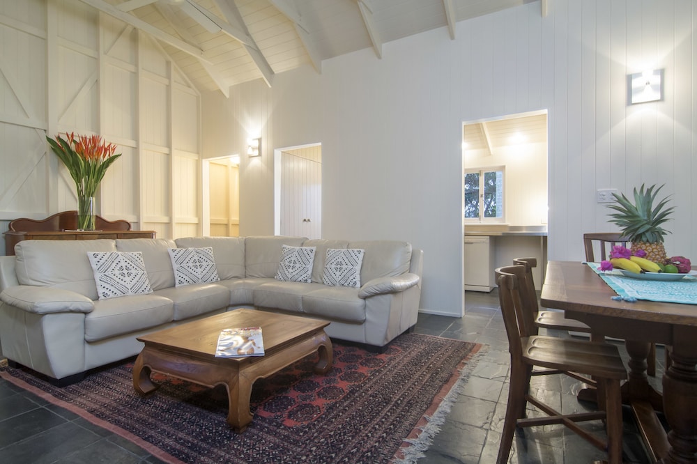 Port Douglas Cottage and Lodge 16/35