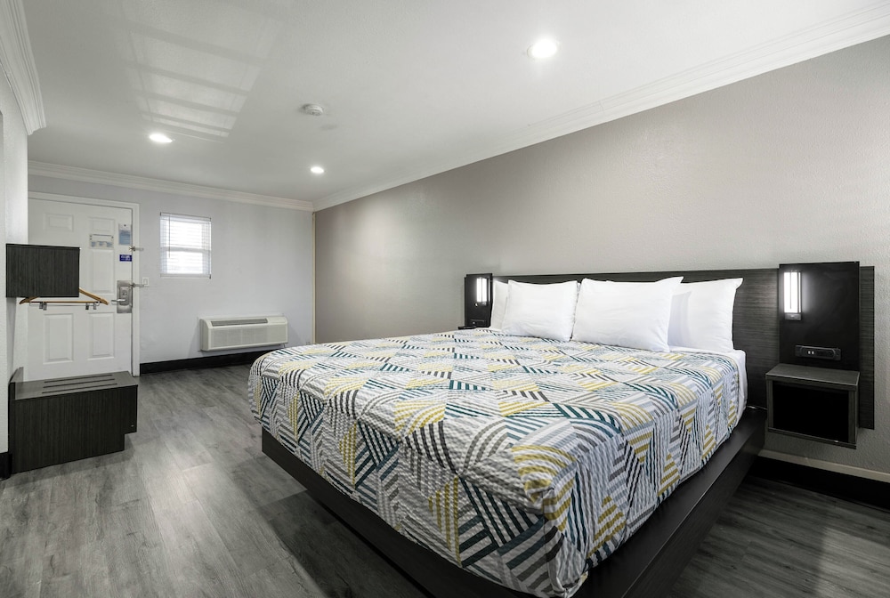 Motel6 Anaheim, CA - Convention Center 20/48