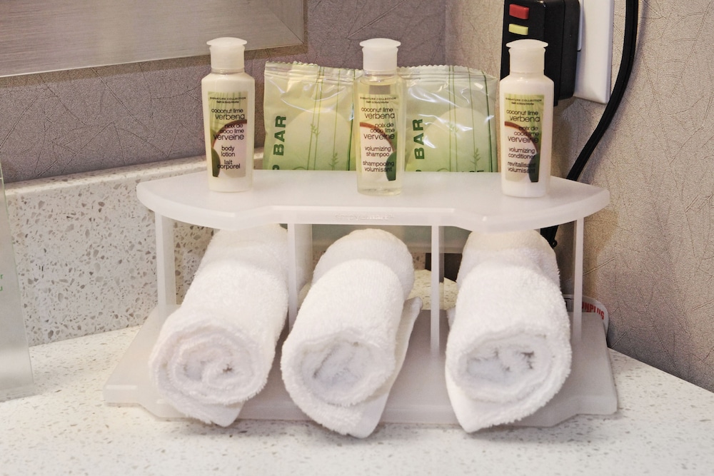 Holiday Inn Express And Suites Calgary Nw University Area 25/73