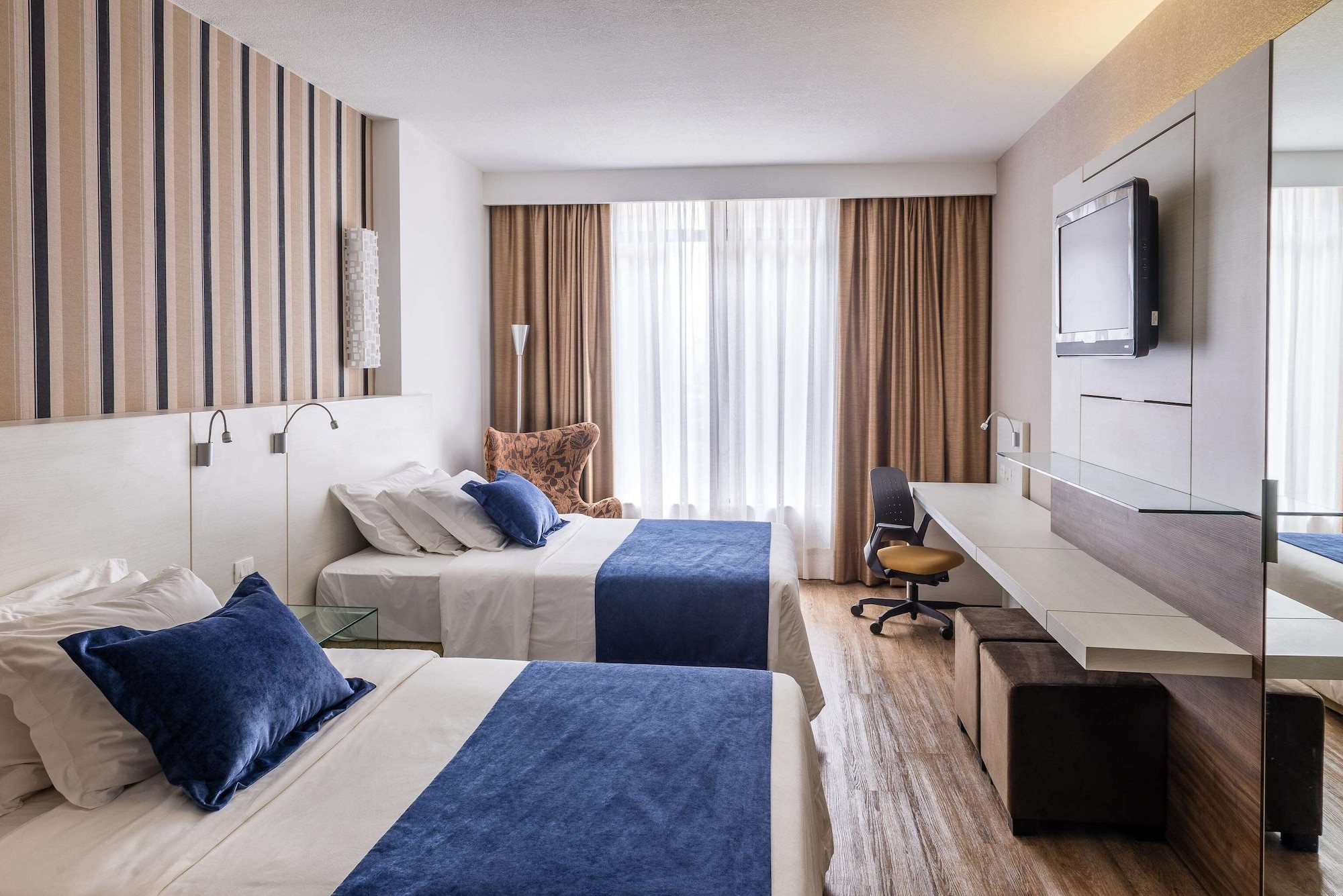 Superior, 2 Double Beds, Radisson Hotel Curitiba 6/10