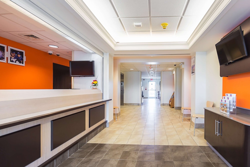 Motel6 Whitby ON - Toronto East 8/41