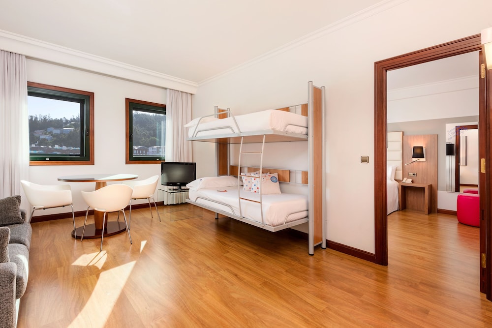 Hotel Santiago Plaza Affiliated By Melia 32/81