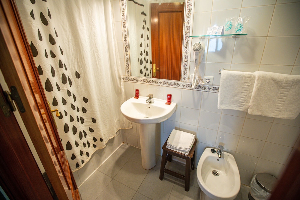 CLASSIC, TRIPLE, 3 BEDS