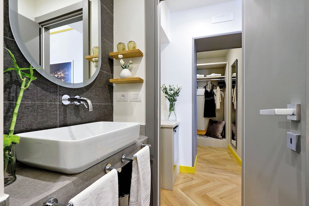 Roma Five Suites 48/50