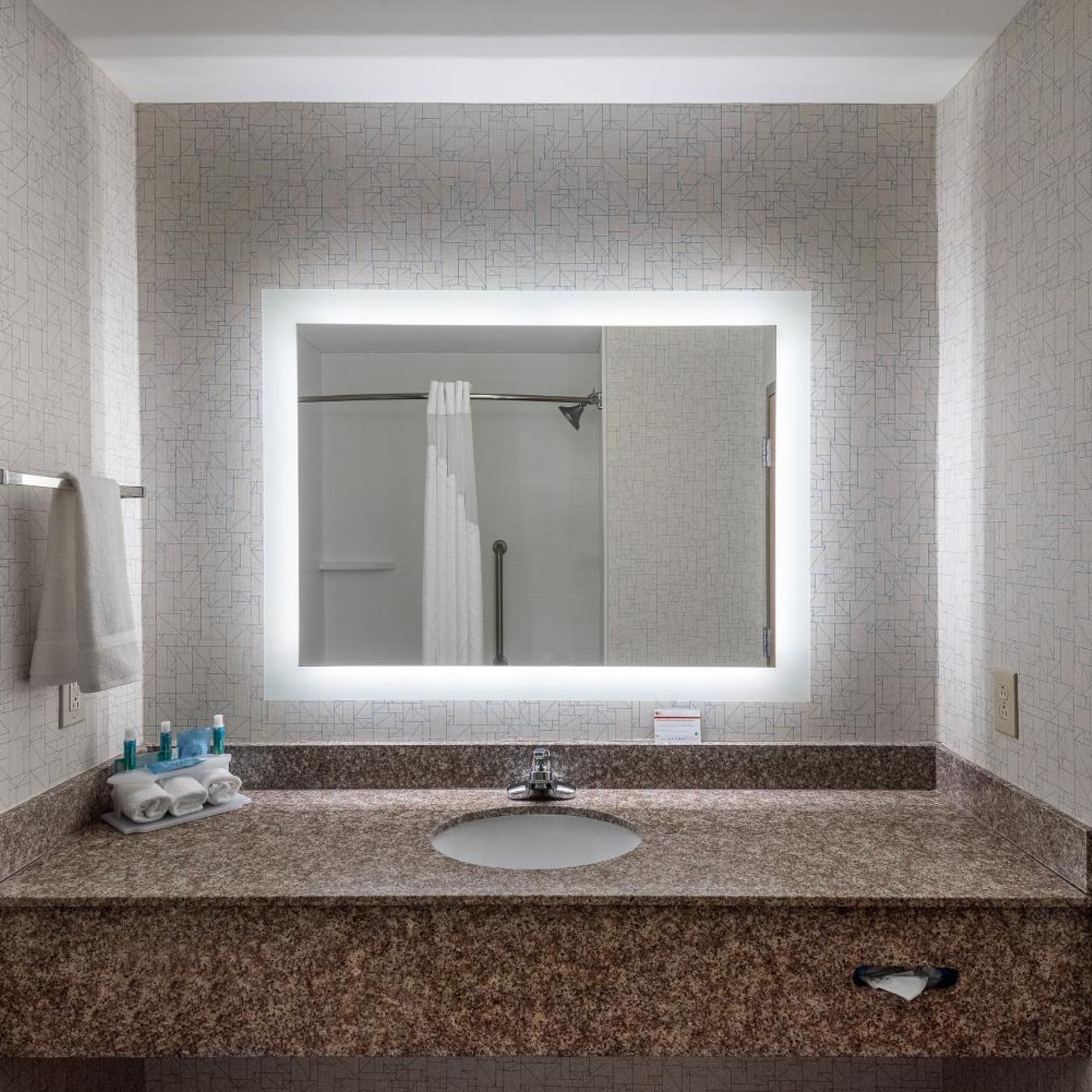 Suite, Accessible, Holiday Inn Express Hotel And Suites Grenada 3/3