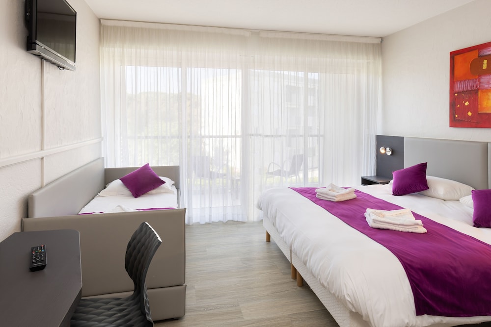 Room, Quadruple