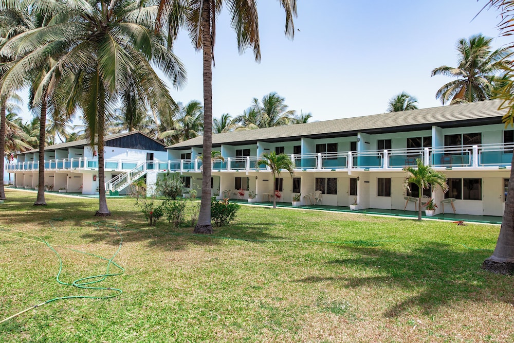 Bungalow Beach Hotel 47/58