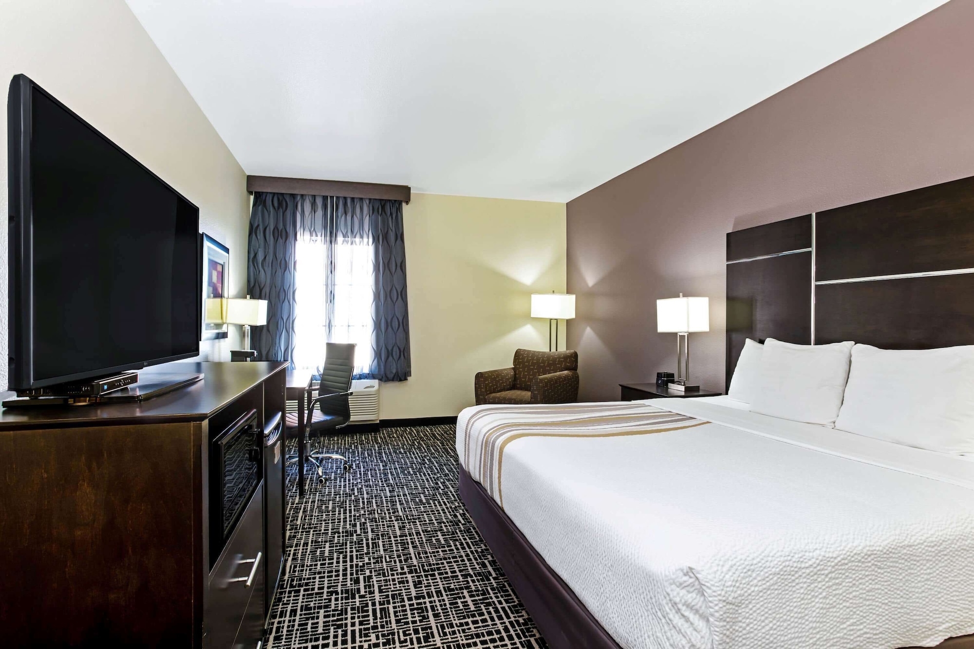 ROOM, KING BED